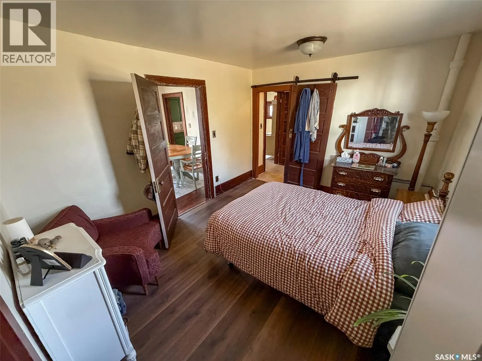 431 1st STREET W