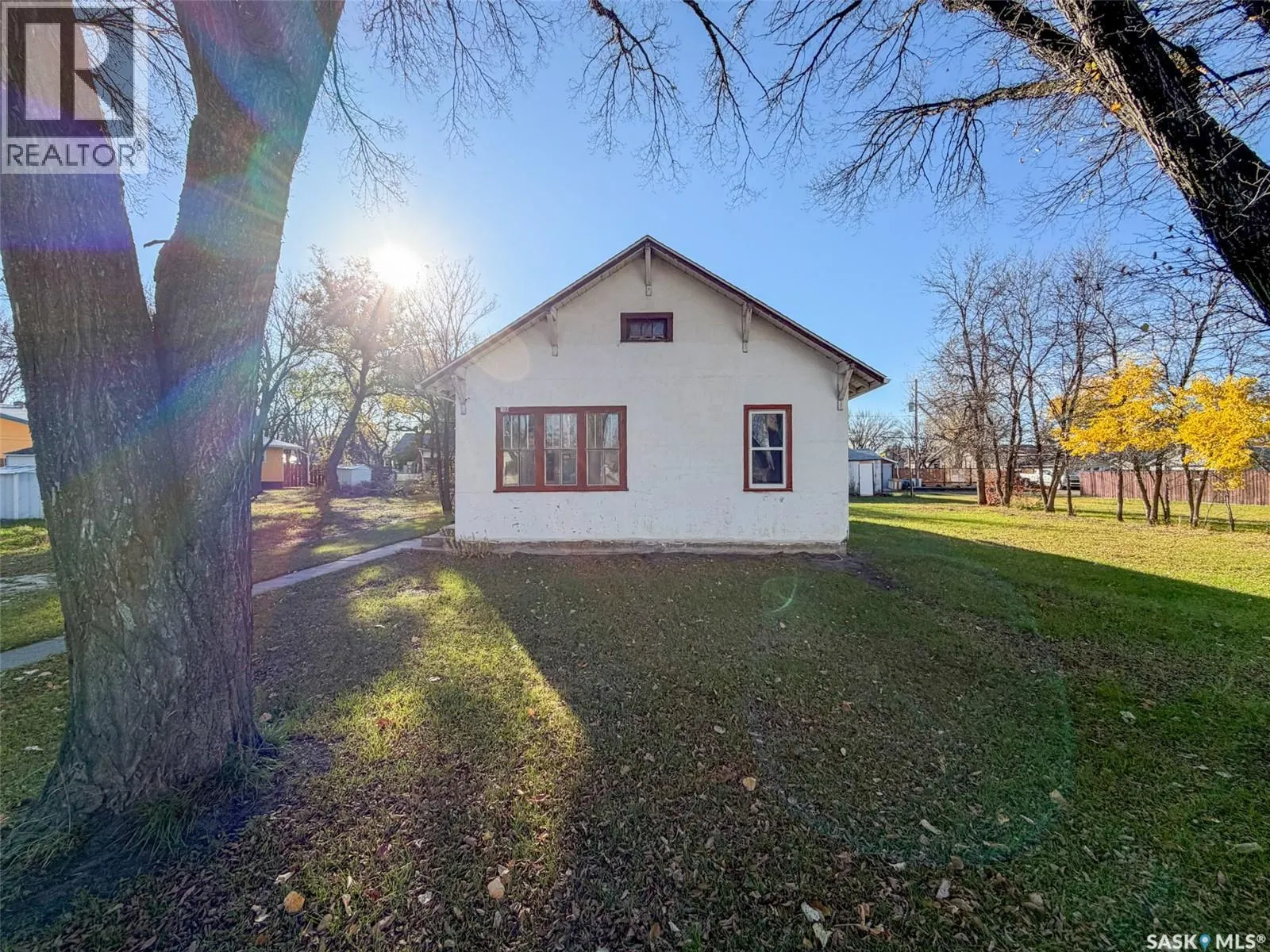 431 1st STREET W