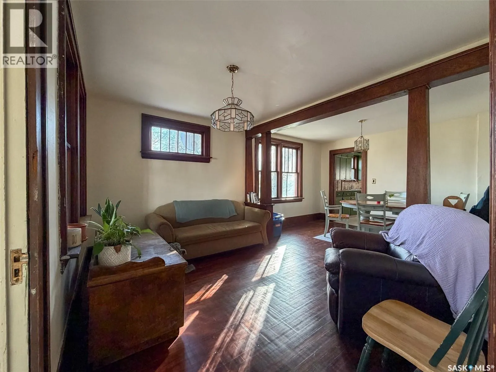 431 1st STREET W