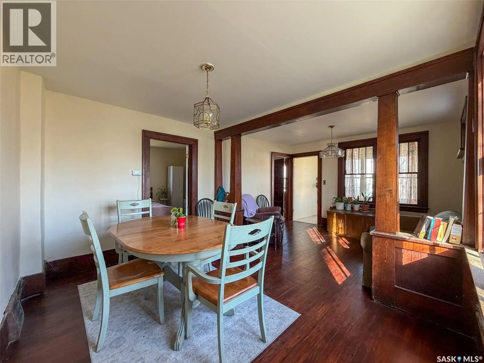 431 1st STREET W
