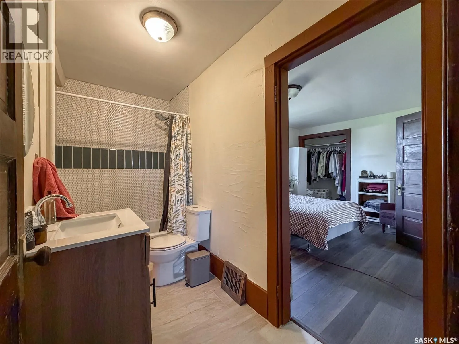 431 1st STREET W