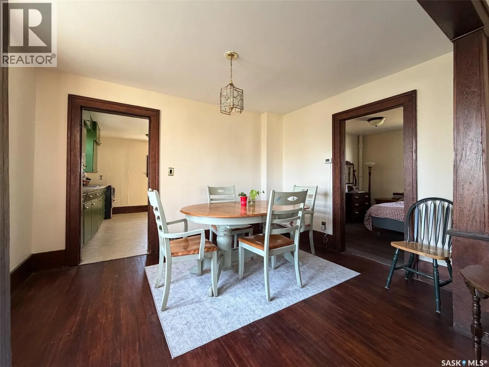 431 1st STREET W