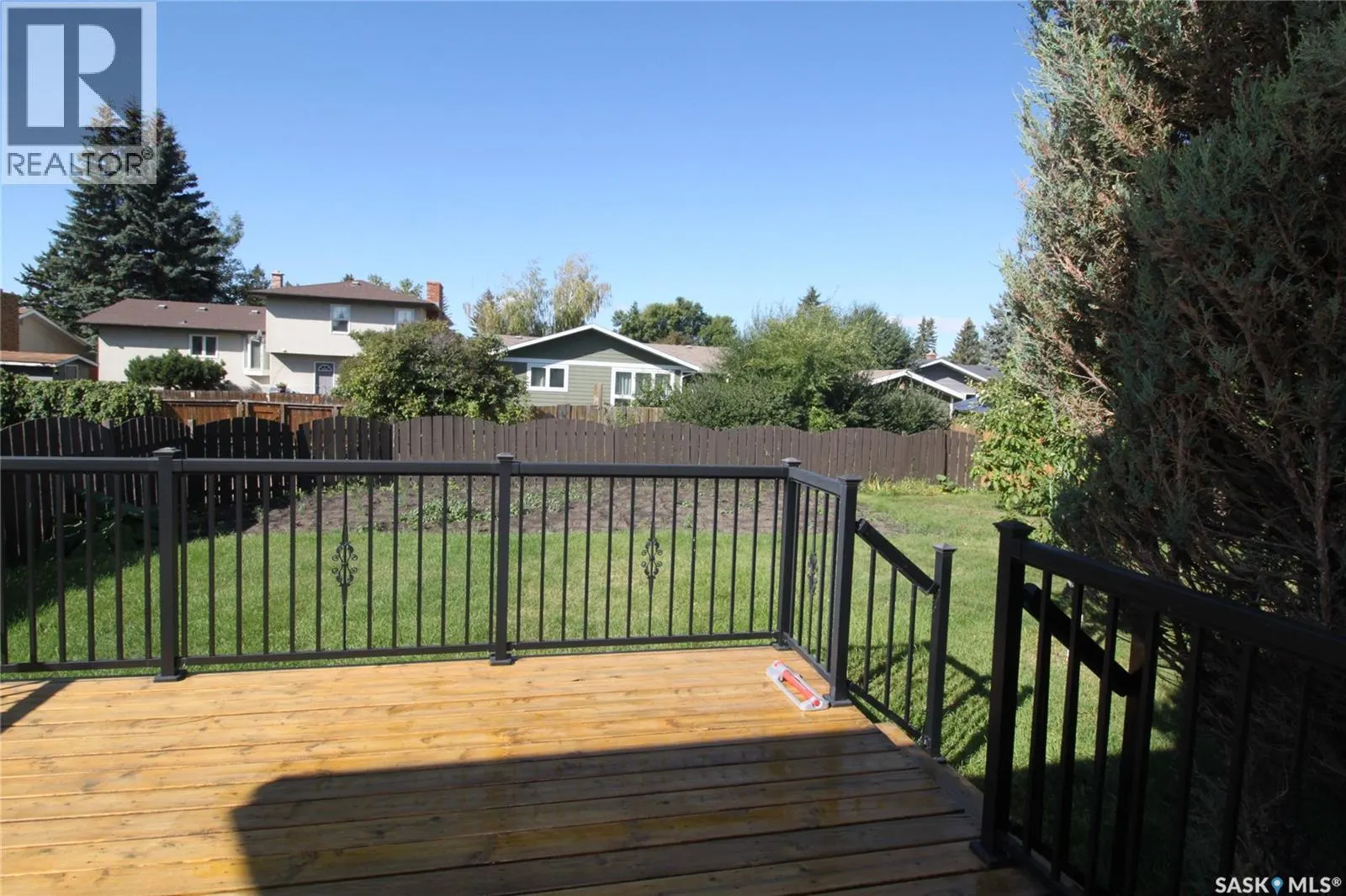 230 Auld CRESCENT