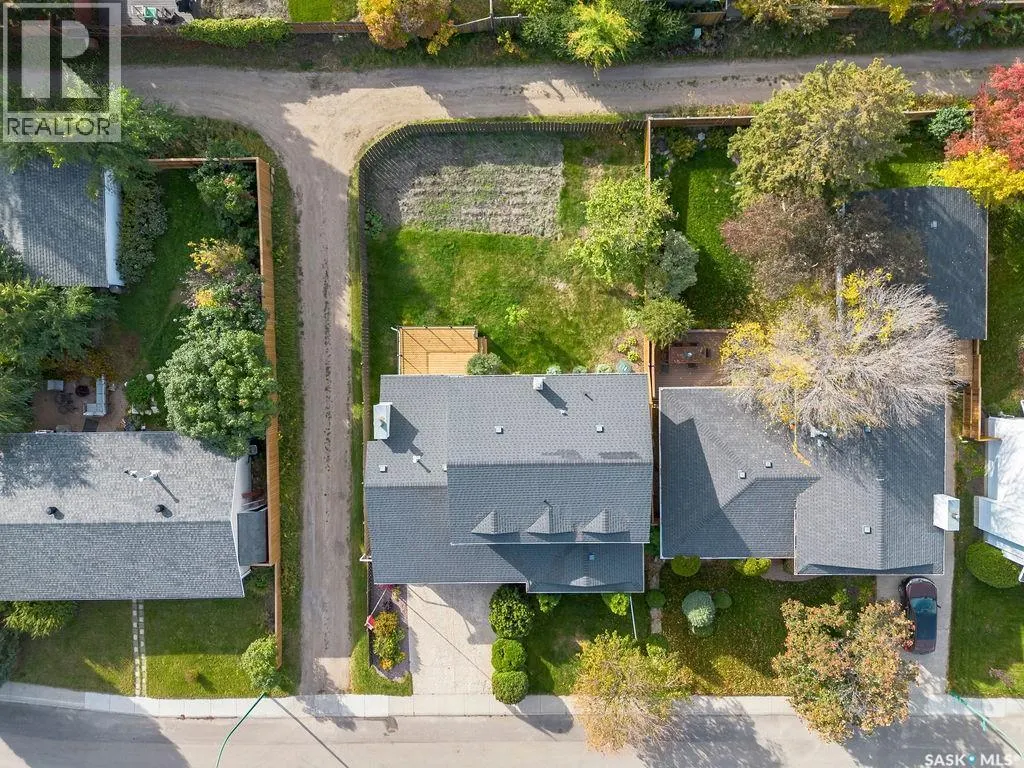 230 Auld CRESCENT