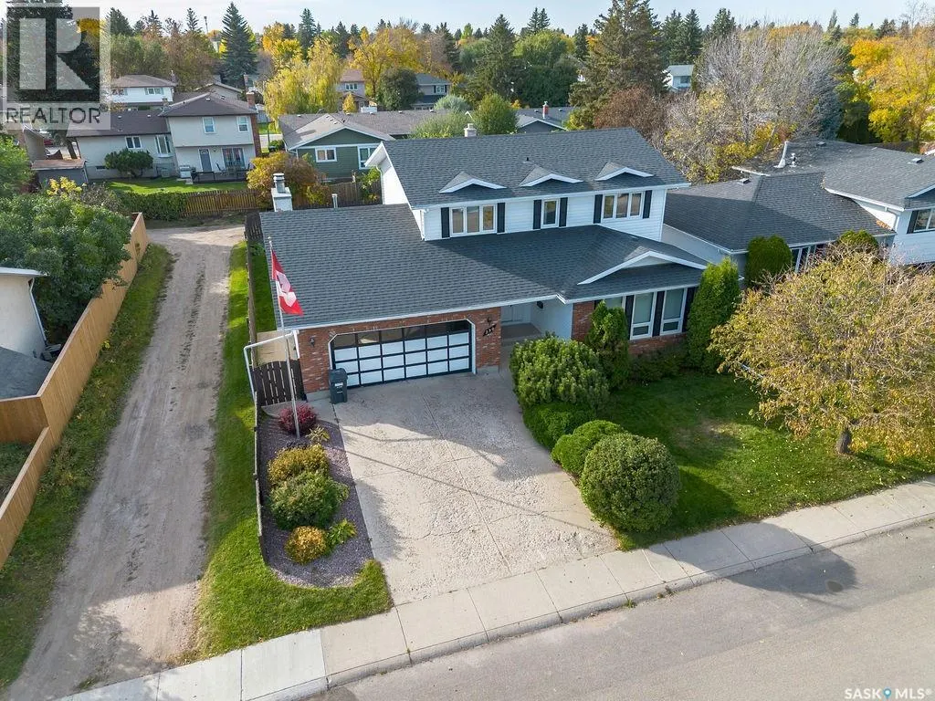 230 Auld CRESCENT