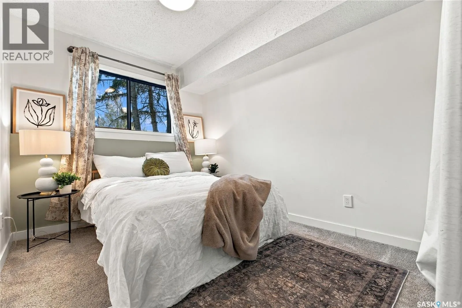 423 Russell ROAD