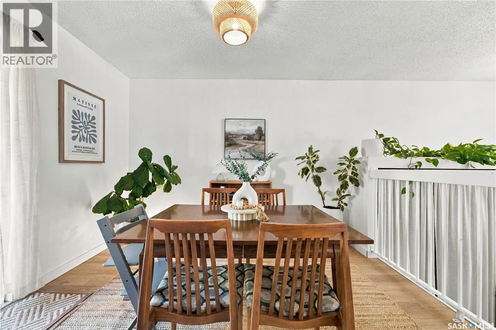 423 Russell ROAD