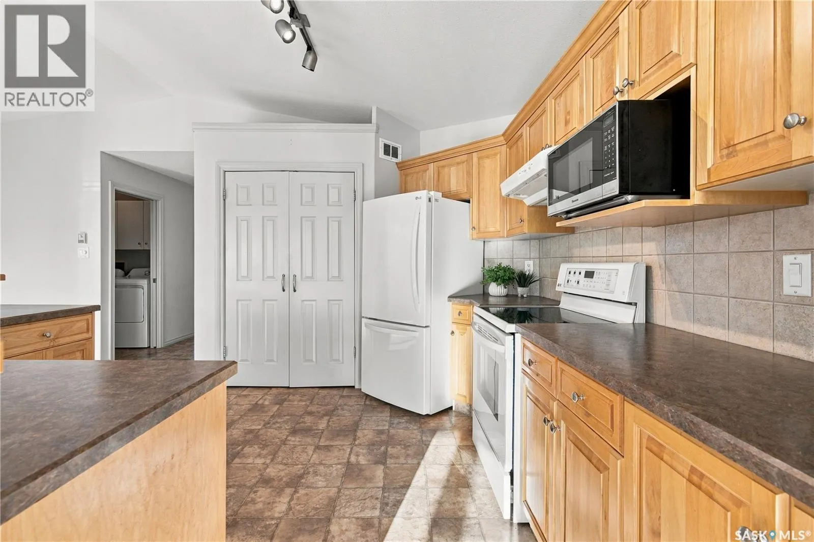 3144 Randall ROAD E