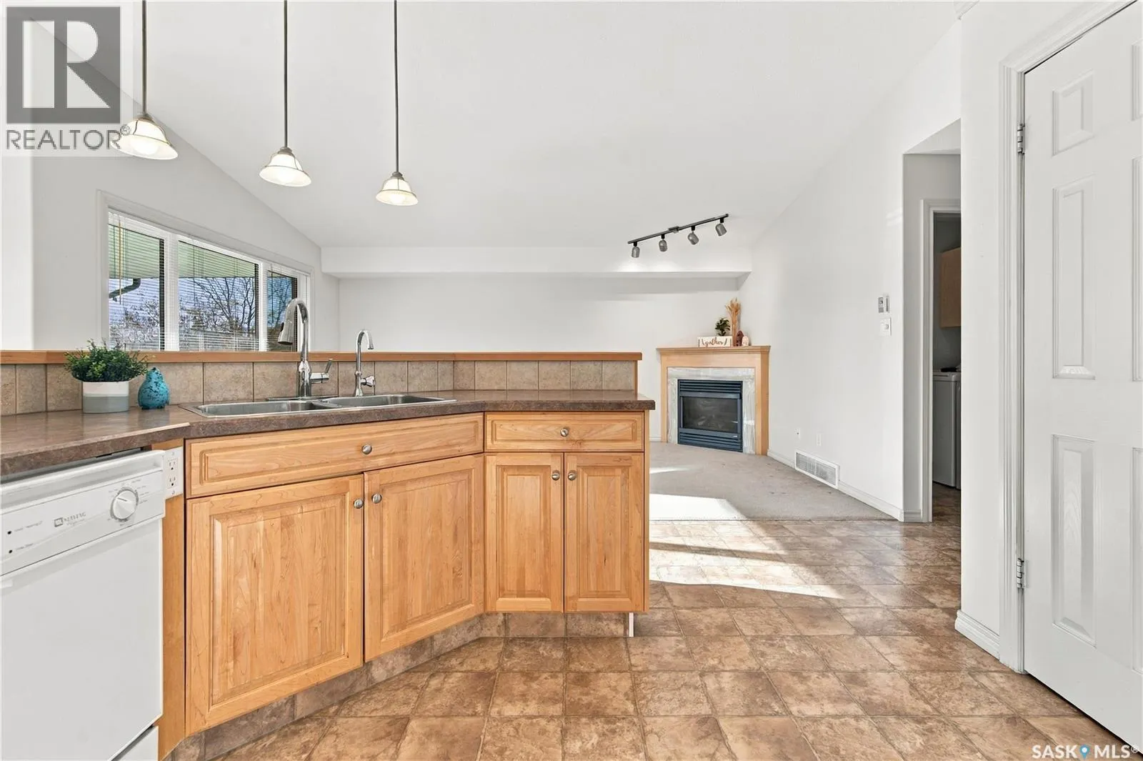 3144 Randall ROAD E