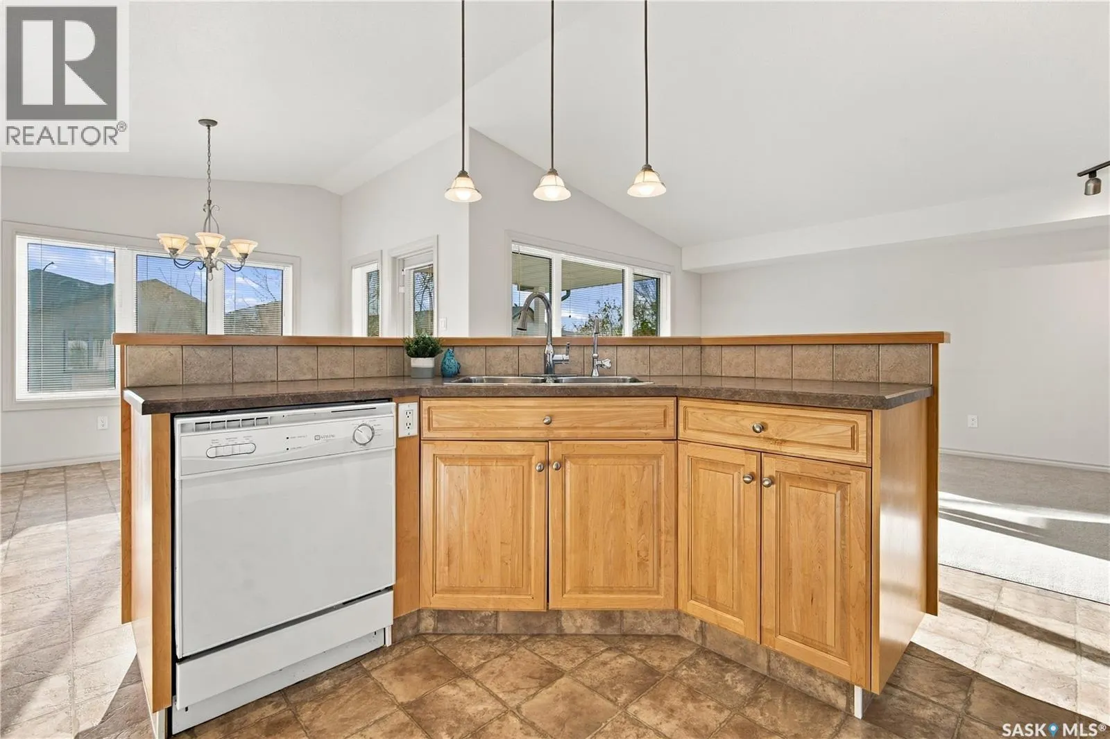 3144 Randall ROAD E