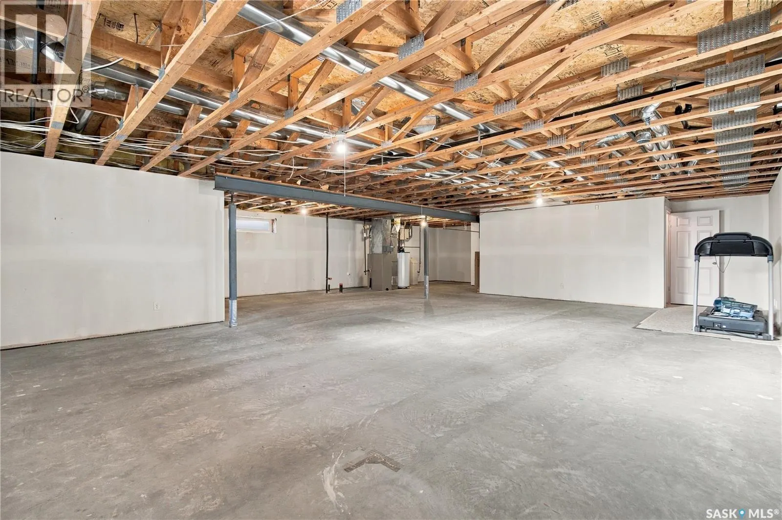 3144 Randall ROAD E