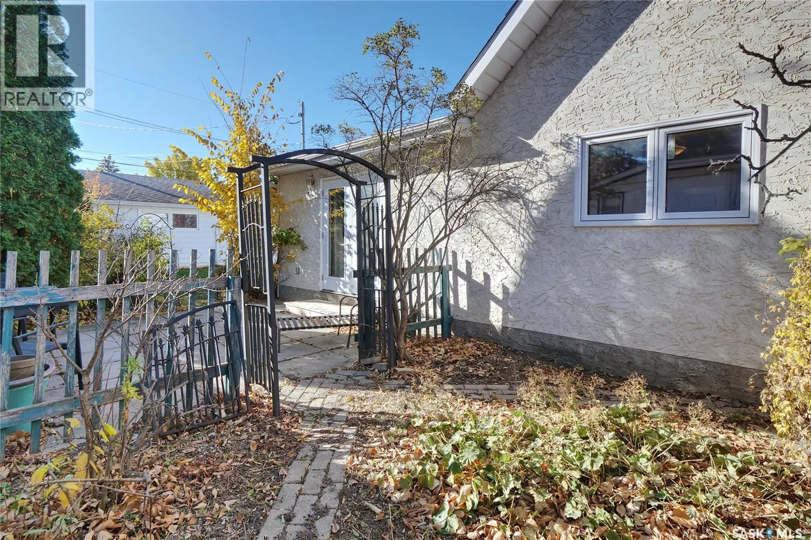 809 Athabasca STREET E