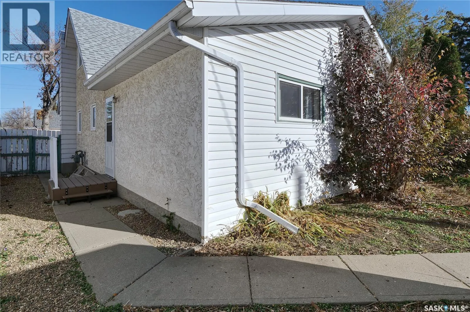 809 Athabasca STREET E