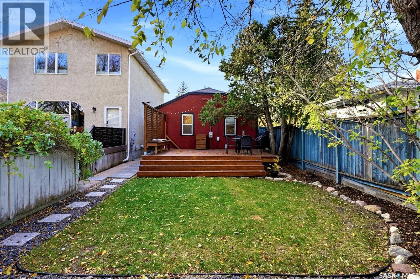 2263 Queen STREET