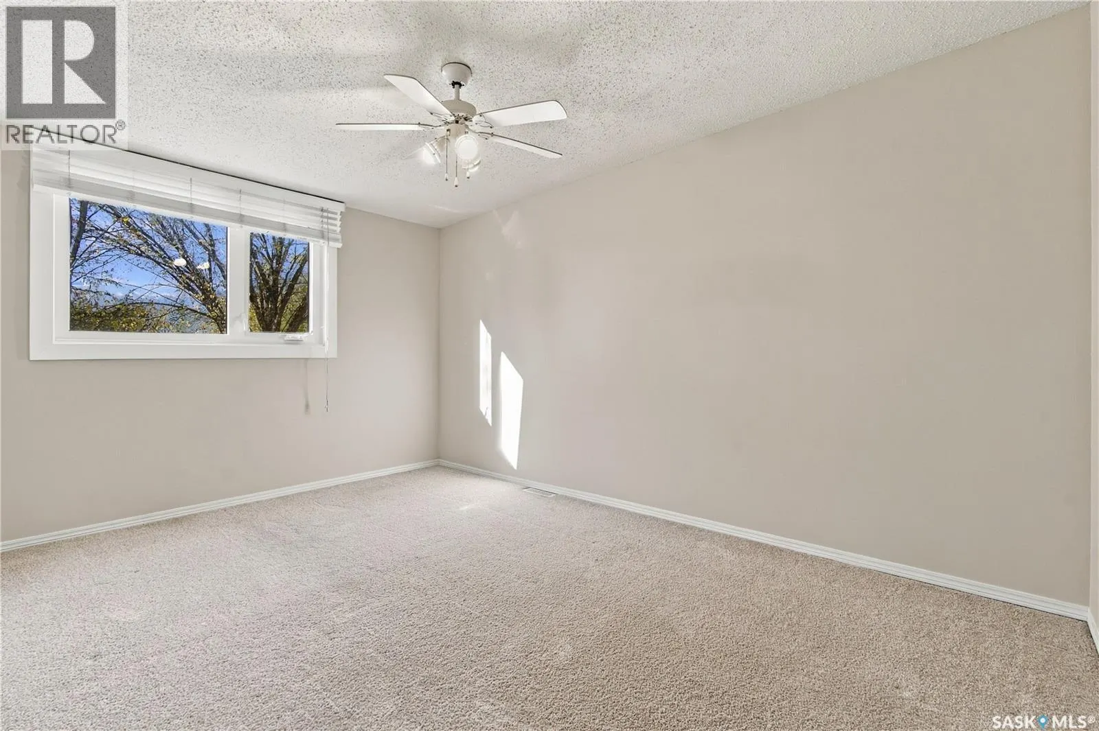 102 Oakview DRIVE