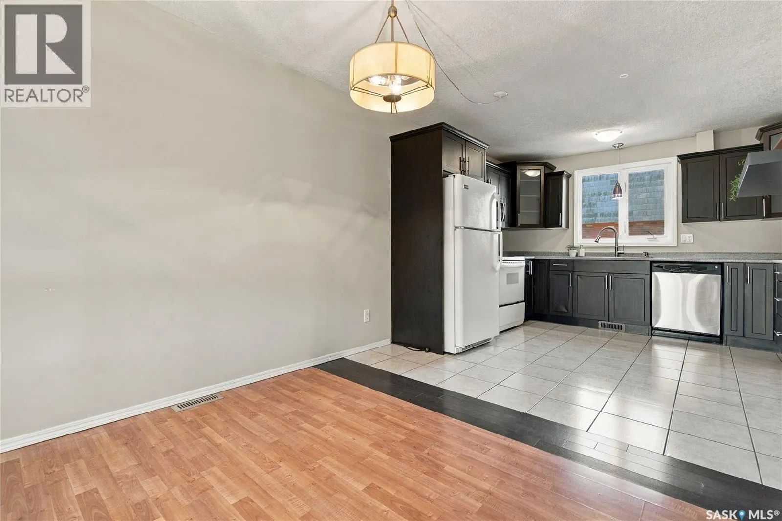102 Oakview DRIVE