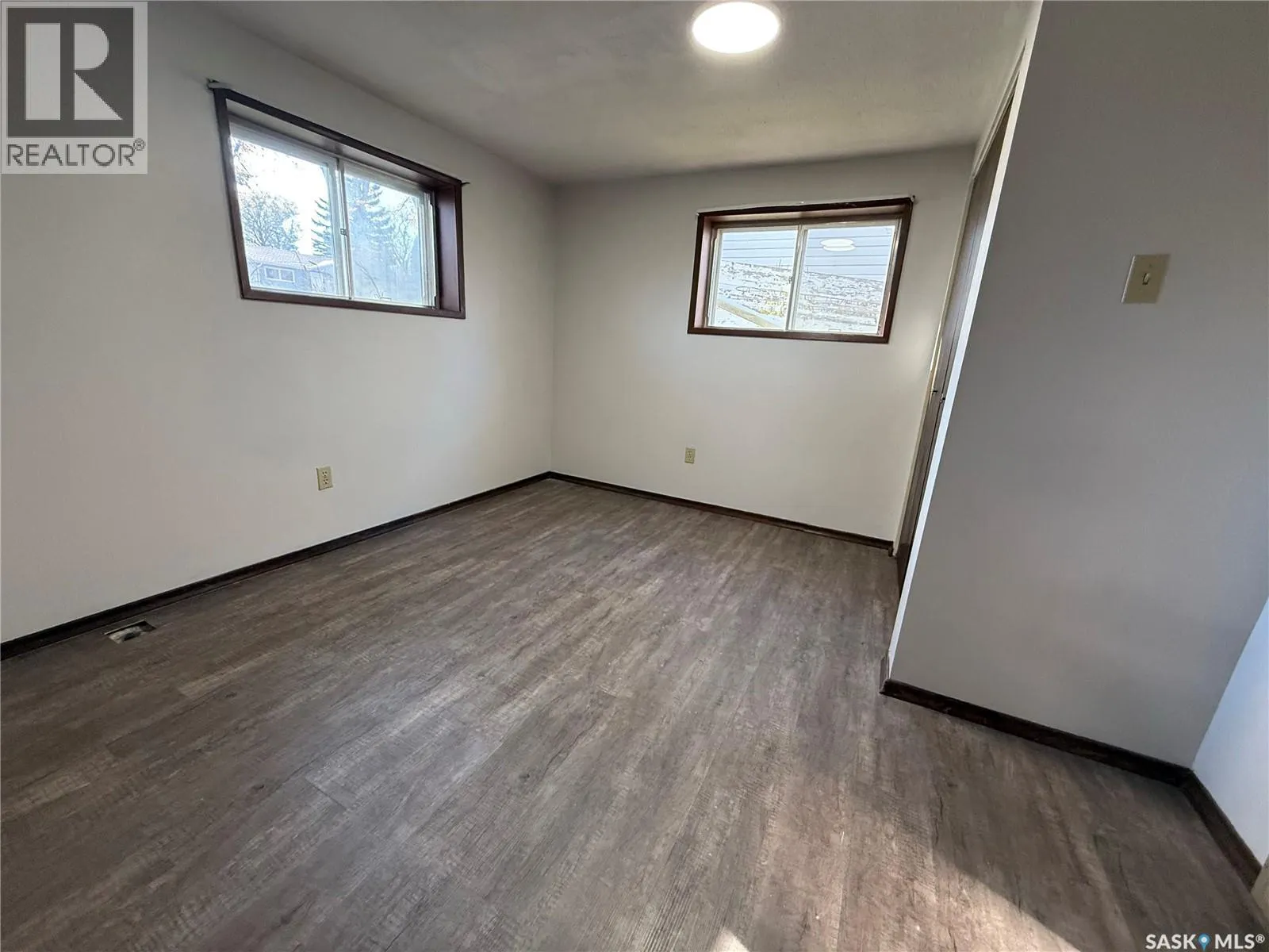 708 Grandview STREET W