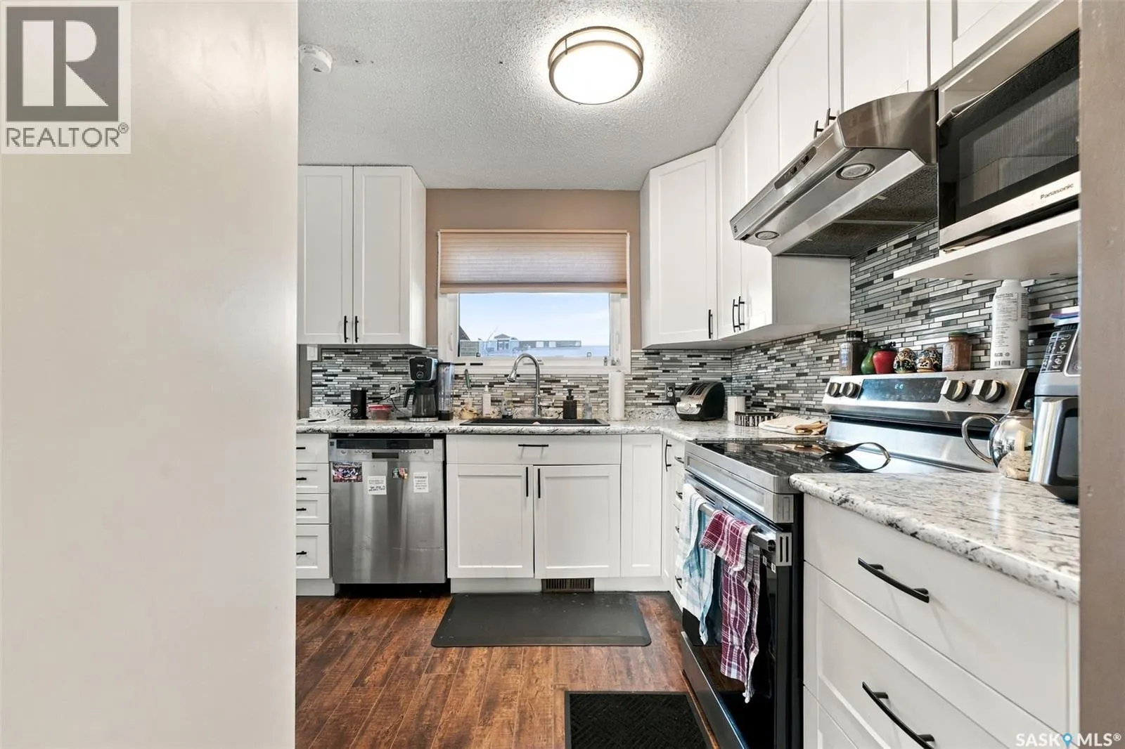 22 4th AVENUE N