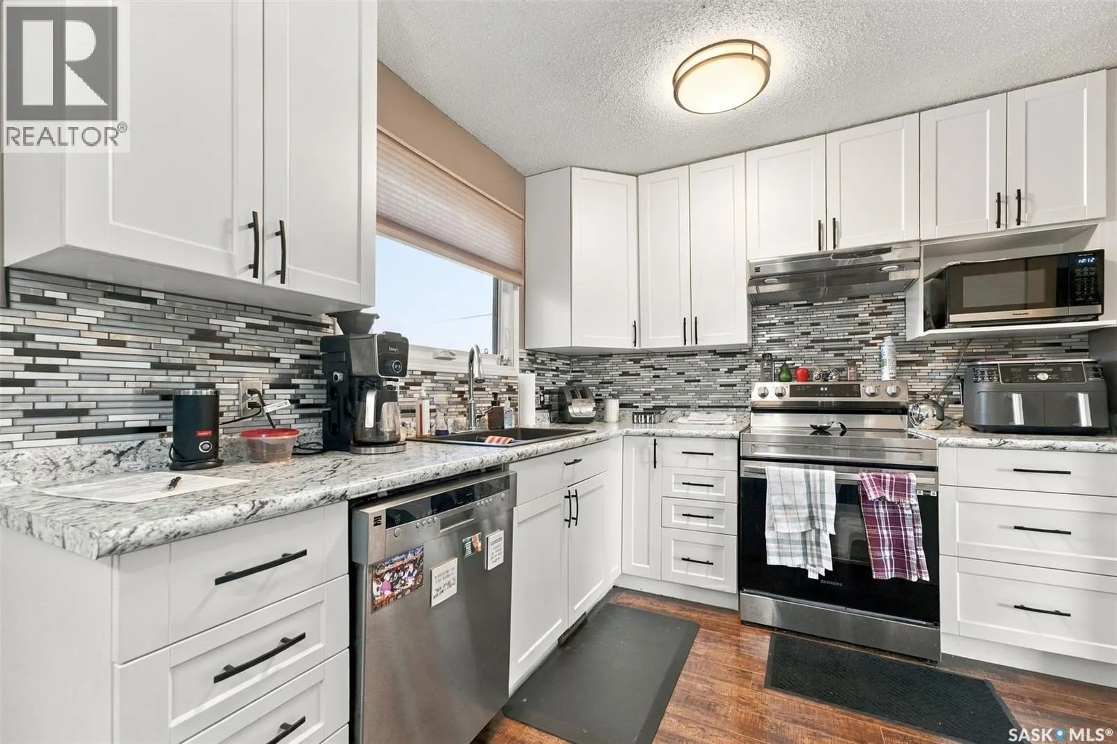 22 4th AVENUE N