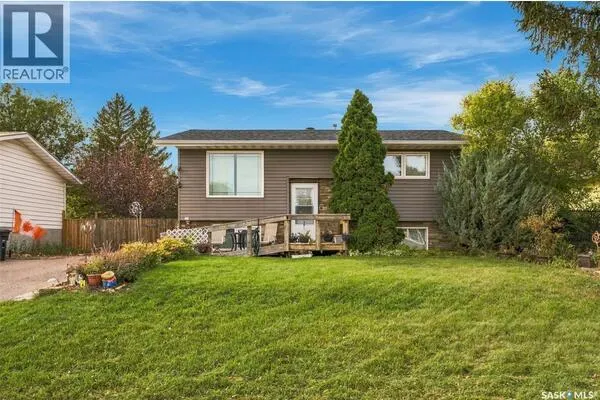 22 4th AVENUE N