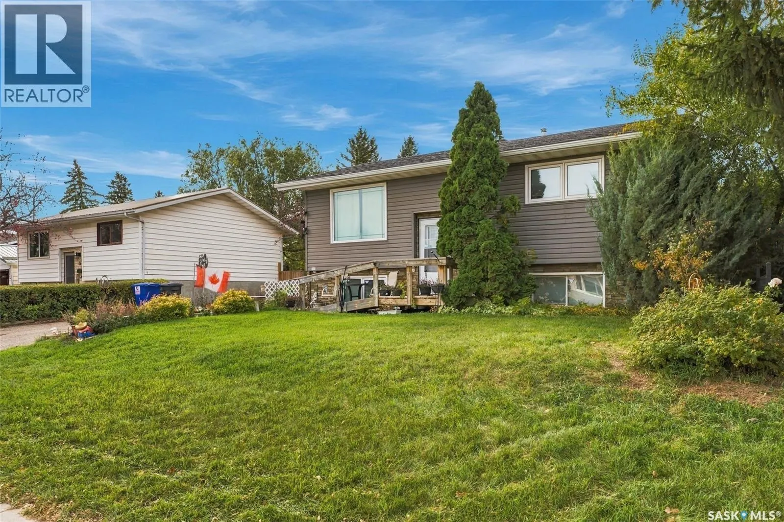 22 4th AVENUE N