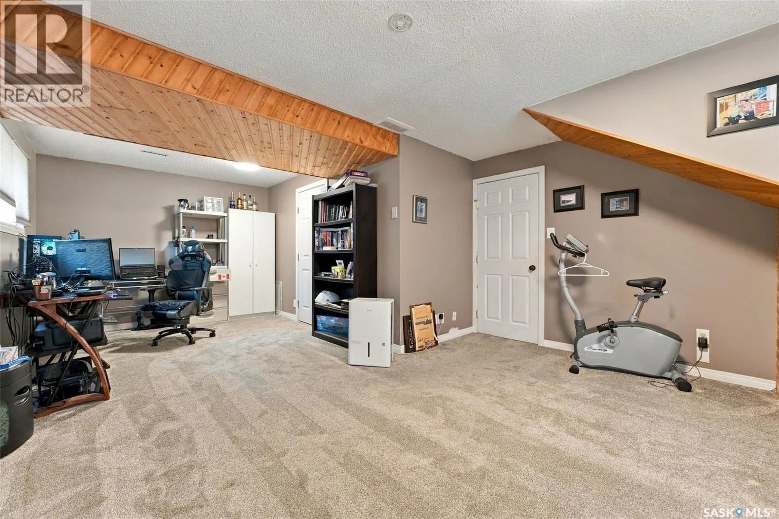 22 4th AVENUE N