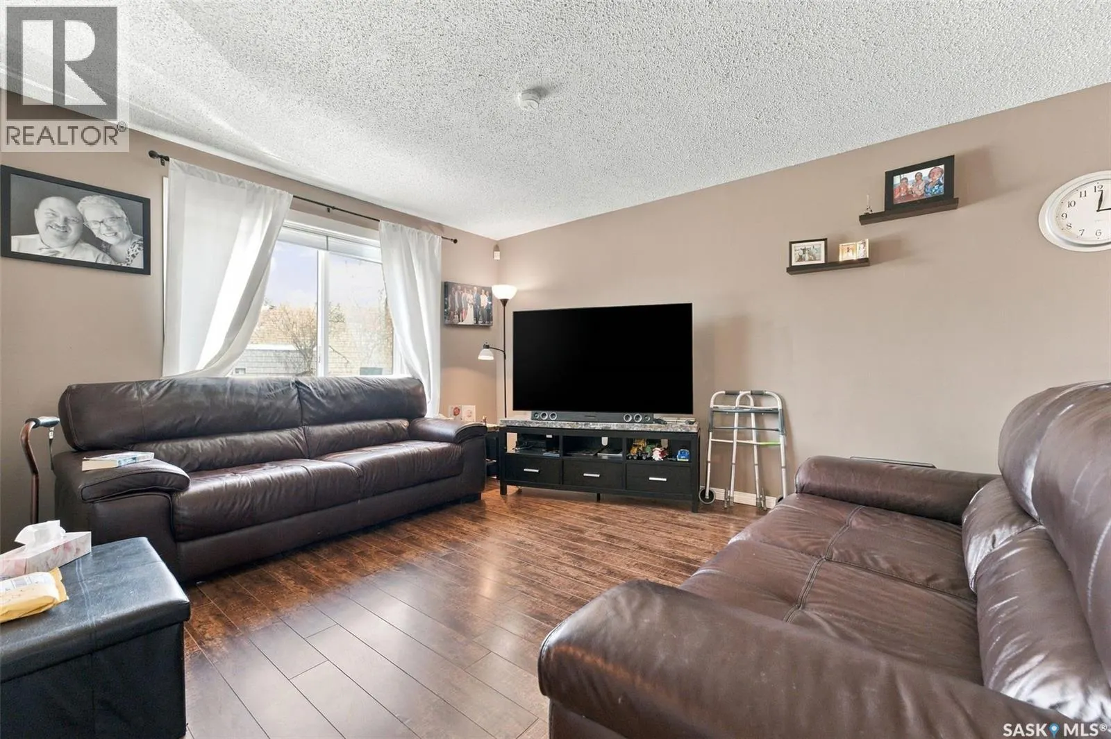 22 4th AVENUE N