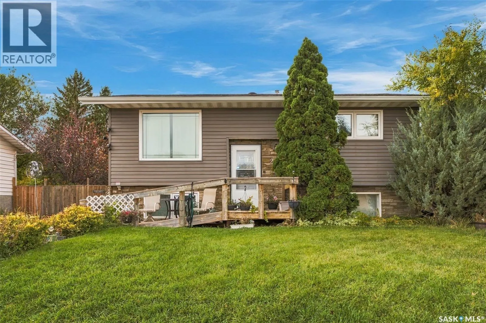 22 4th AVENUE N