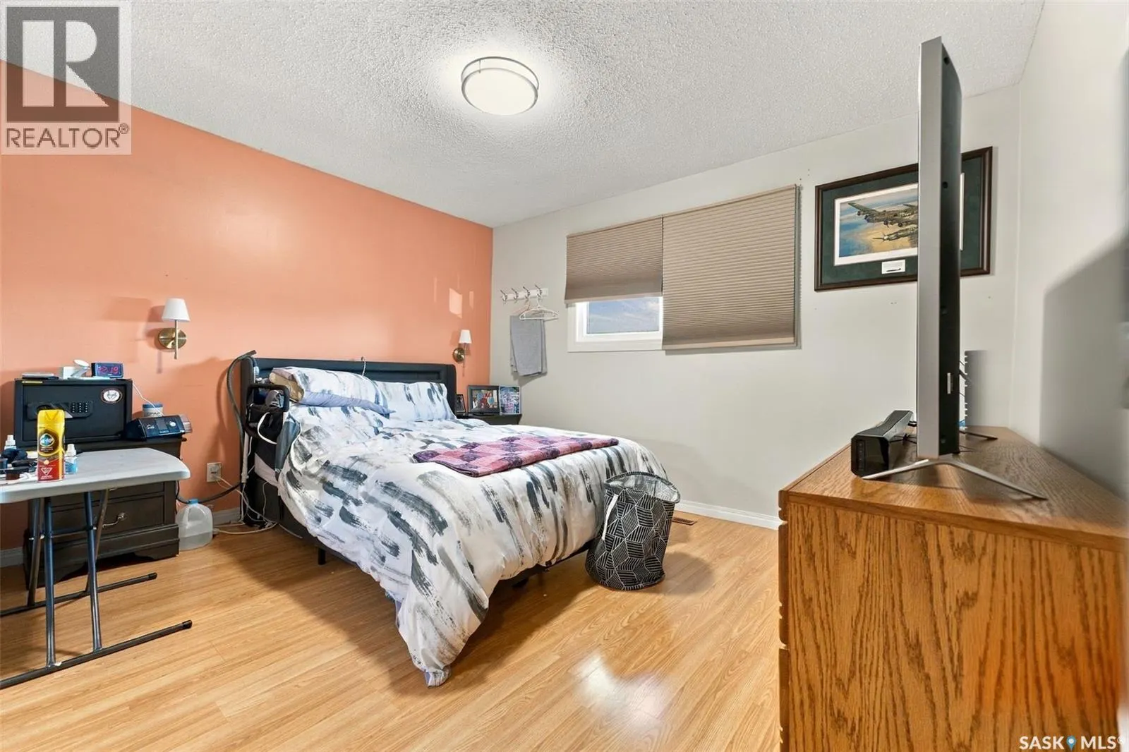 22 4th AVENUE N