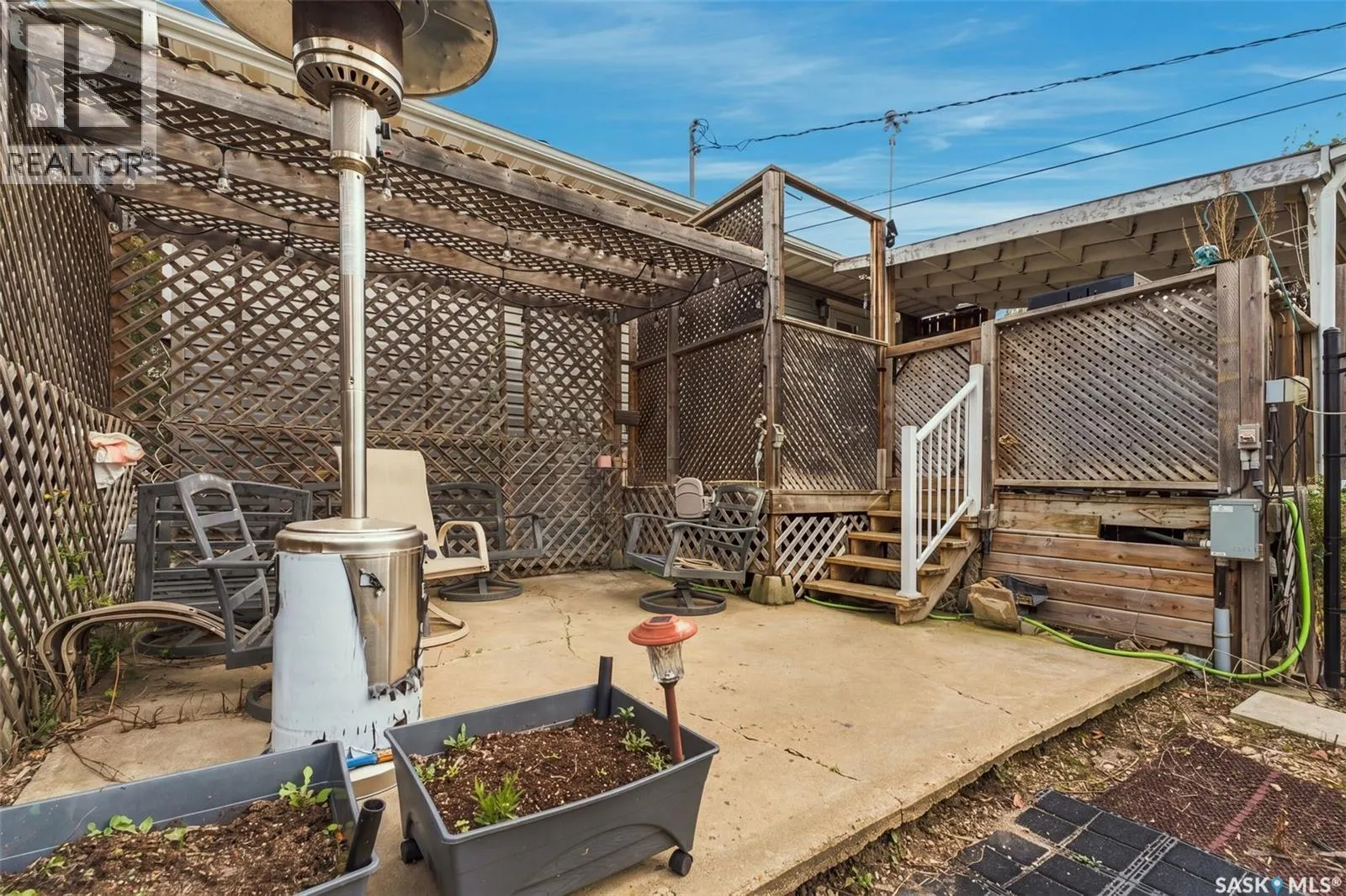 22 4th AVENUE N