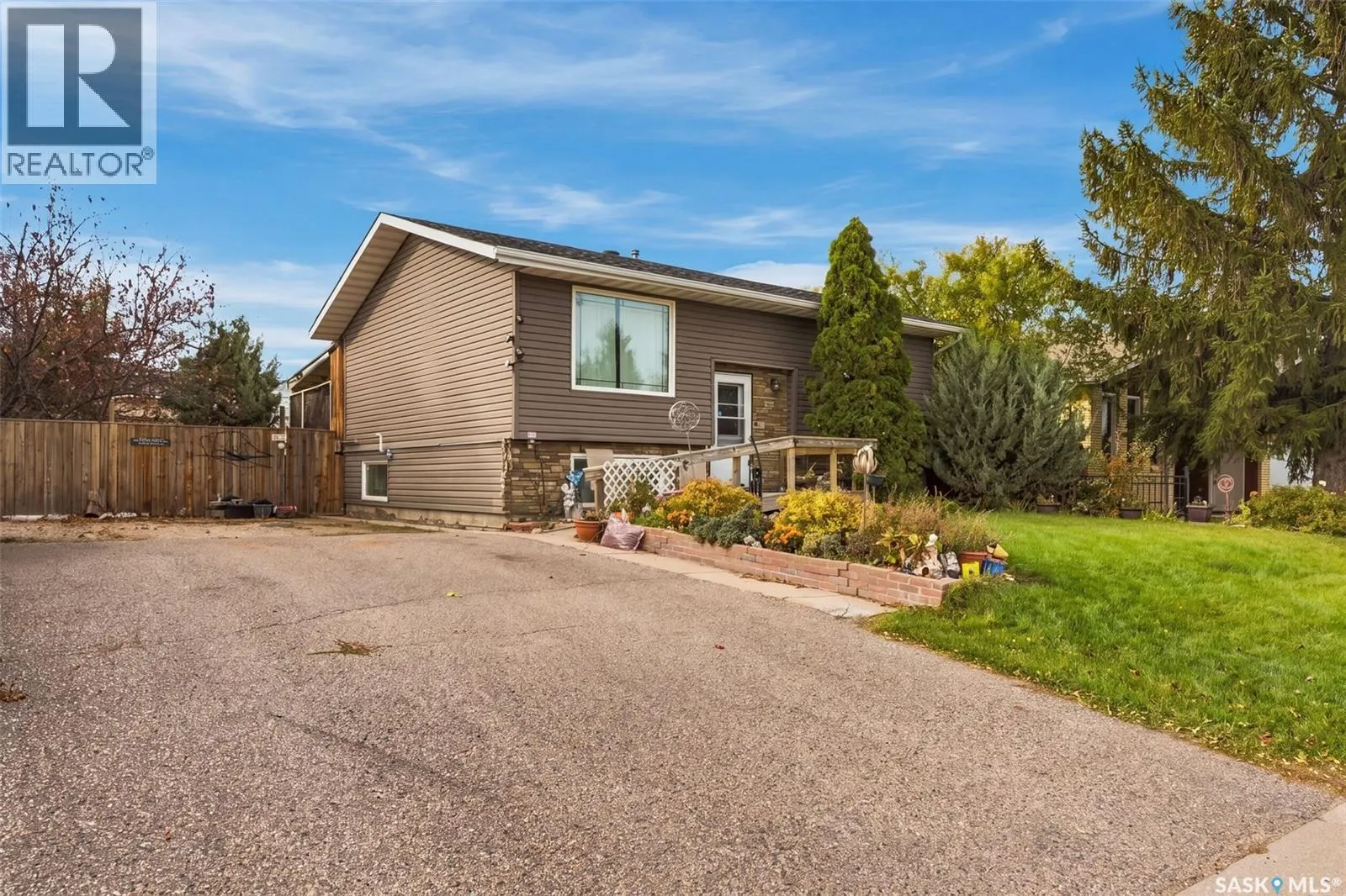 22 4th AVENUE N