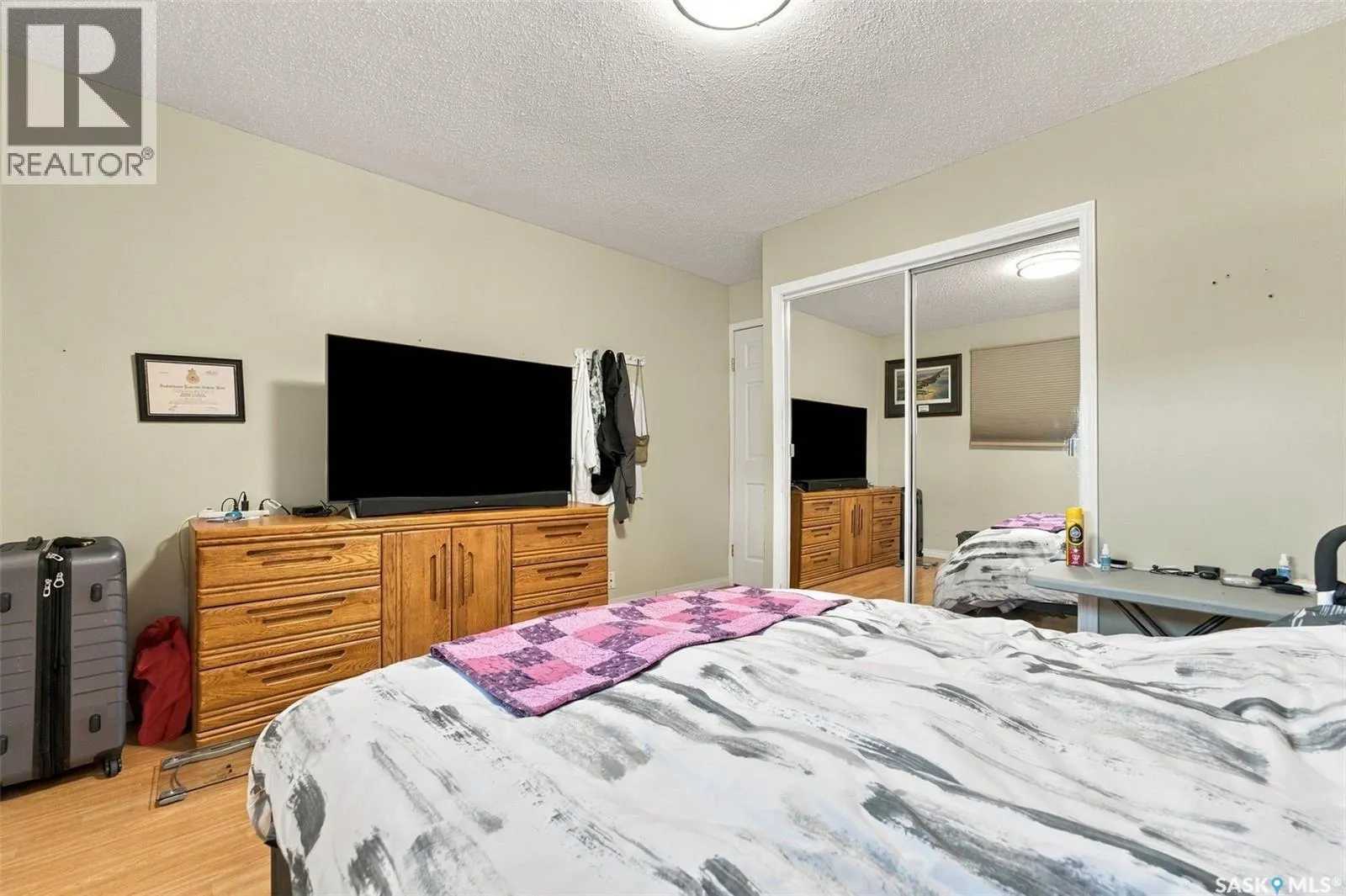 22 4th AVENUE N
