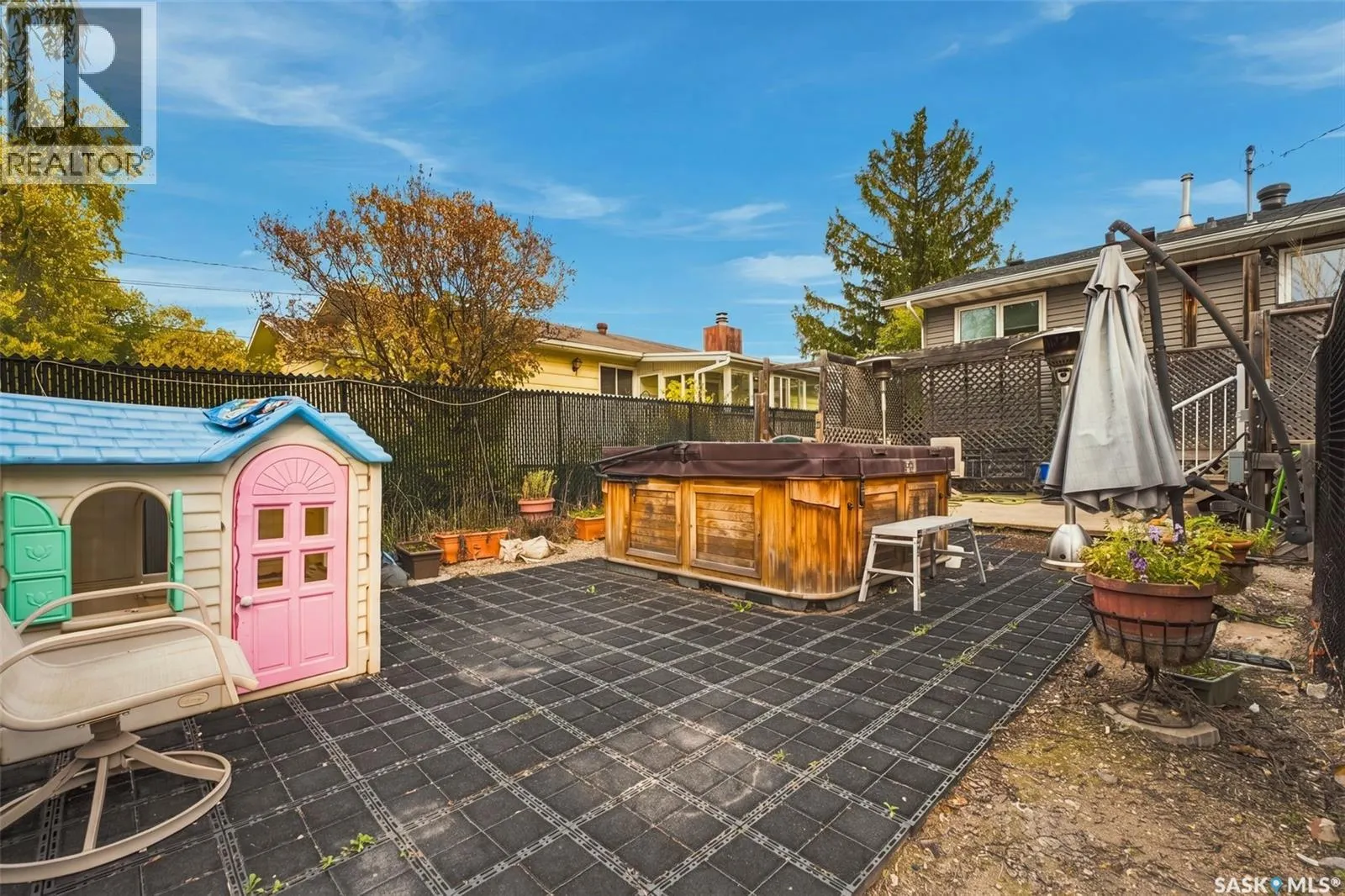 22 4th AVENUE N
