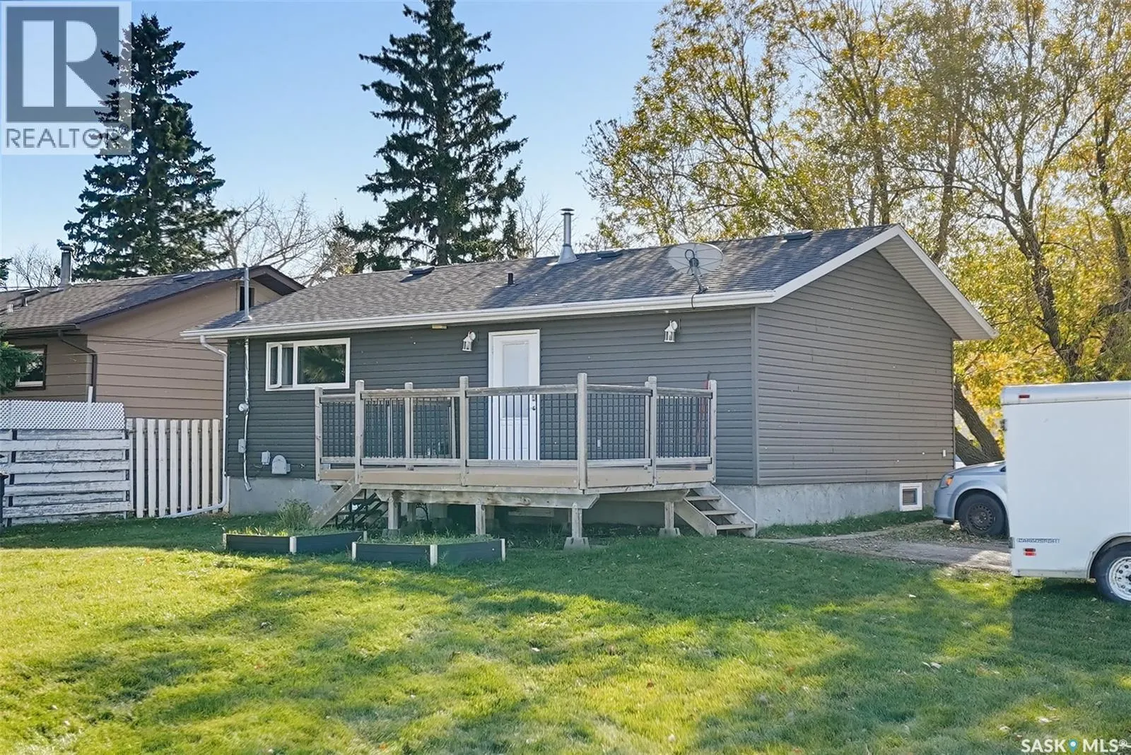 214 8th AVENUE W