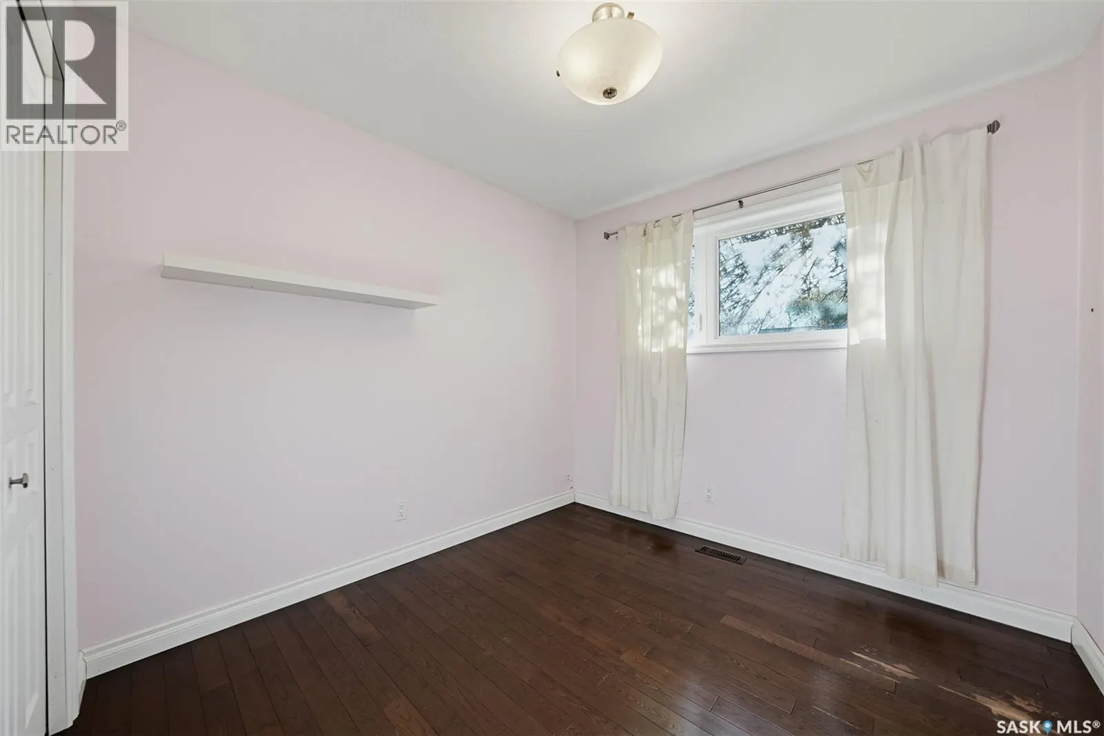 214 8th AVENUE W
