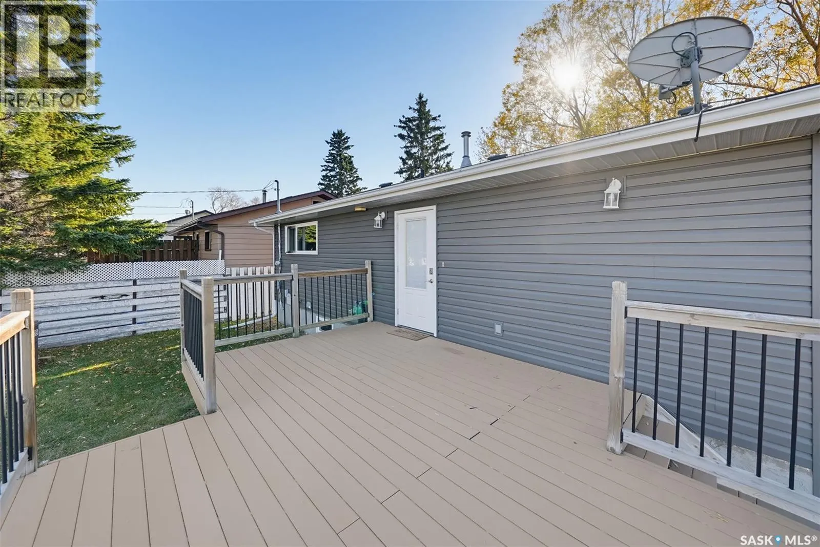 214 8th AVENUE W