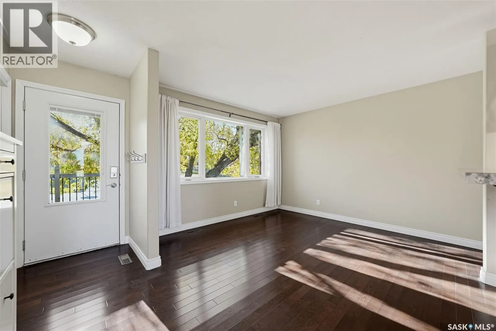 214 8th AVENUE W
