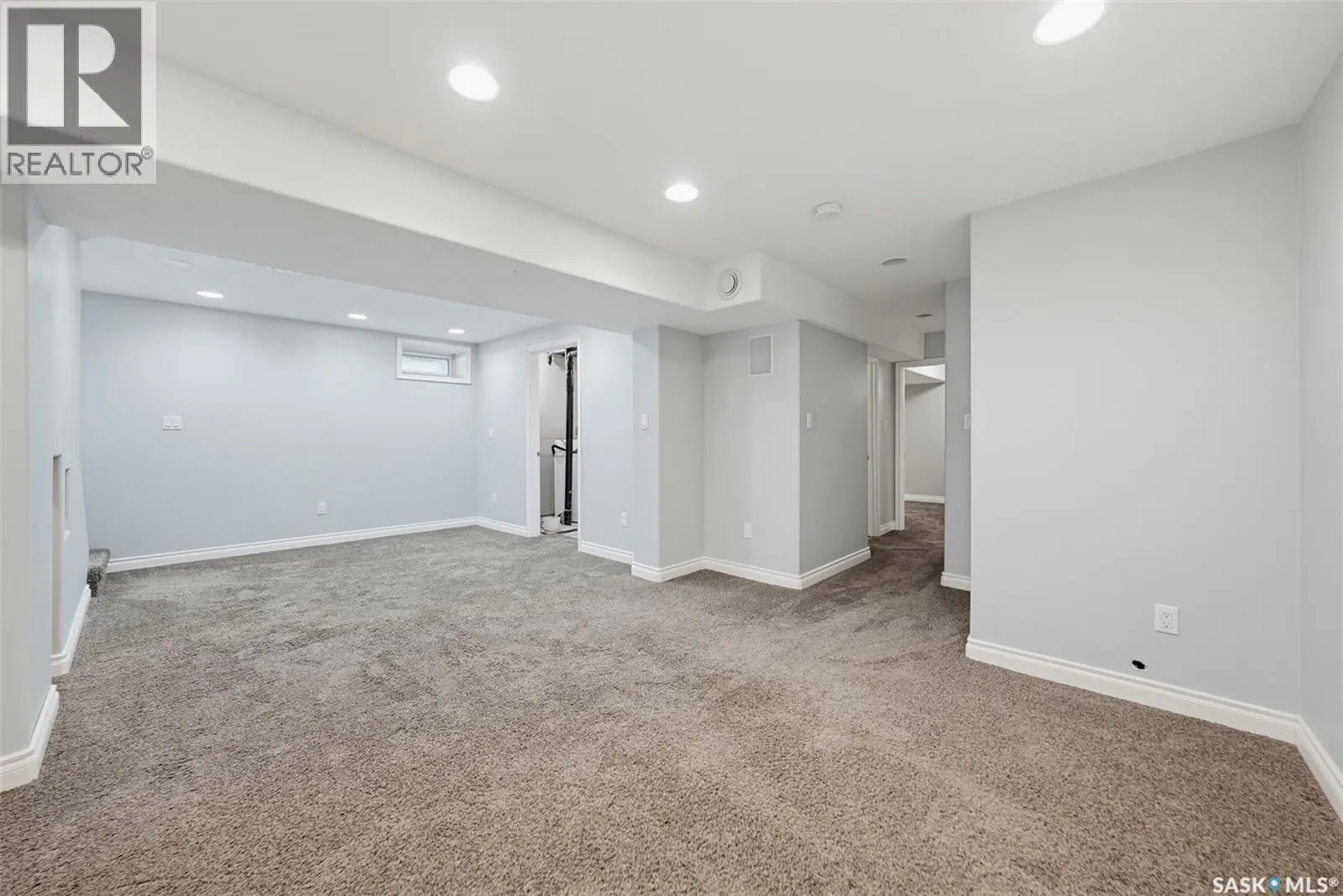 214 8th AVENUE W