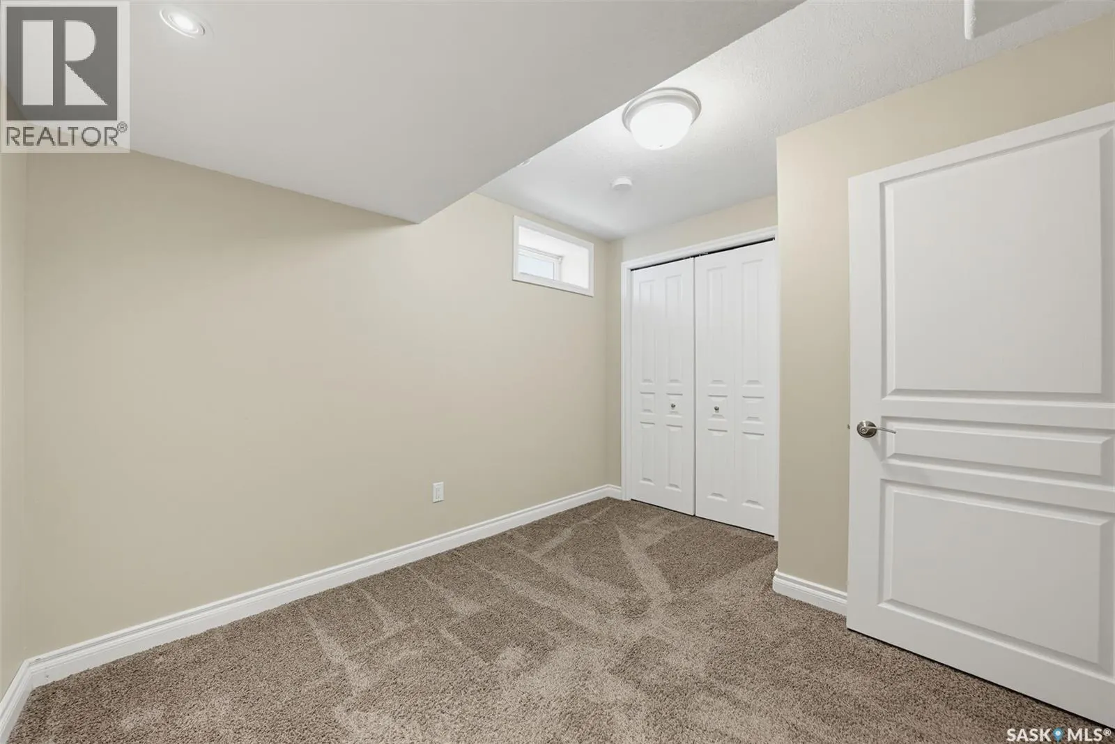214 8th AVENUE W