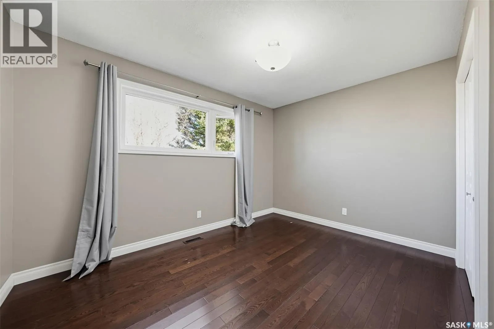 214 8th AVENUE W