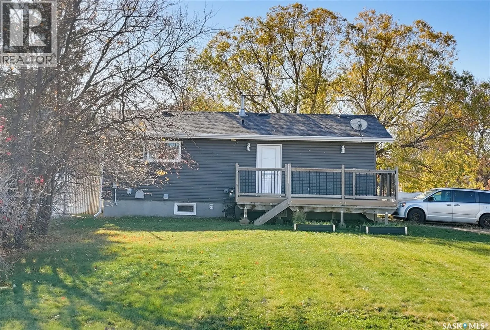 214 8th AVENUE W