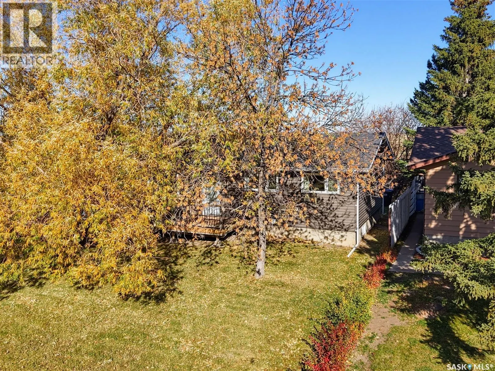 214 8th AVENUE W
