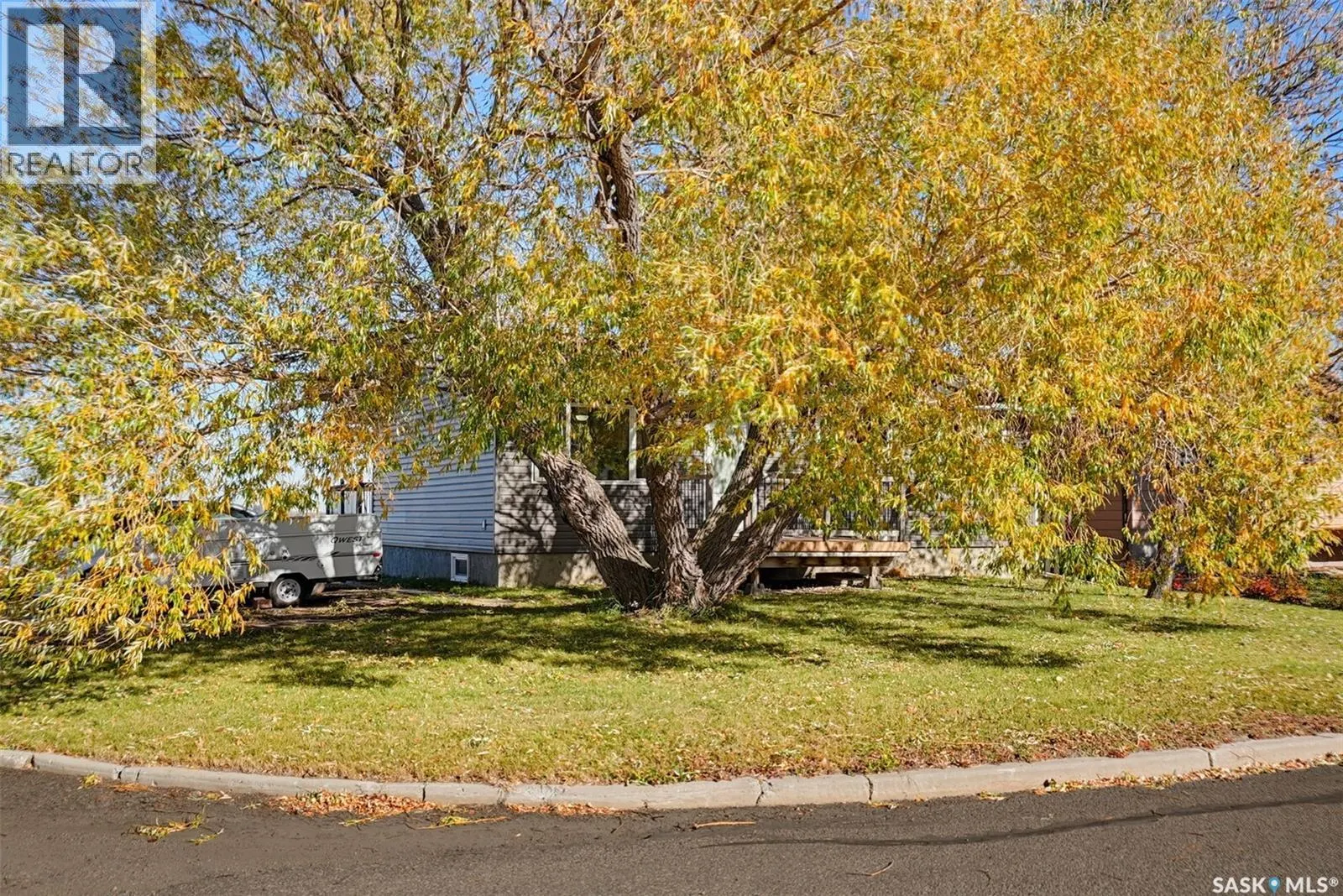 214 8th AVENUE W