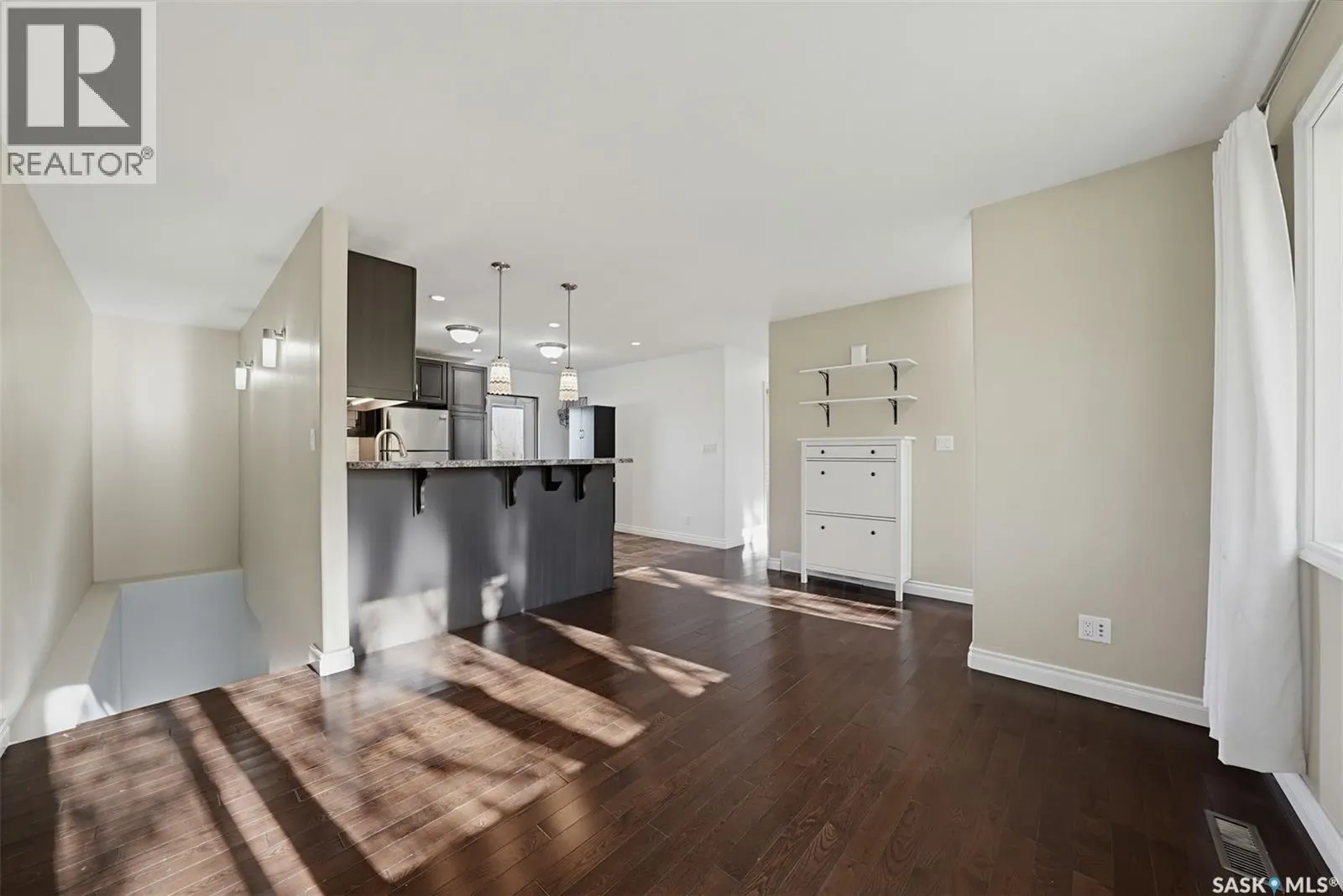 214 8th AVENUE W