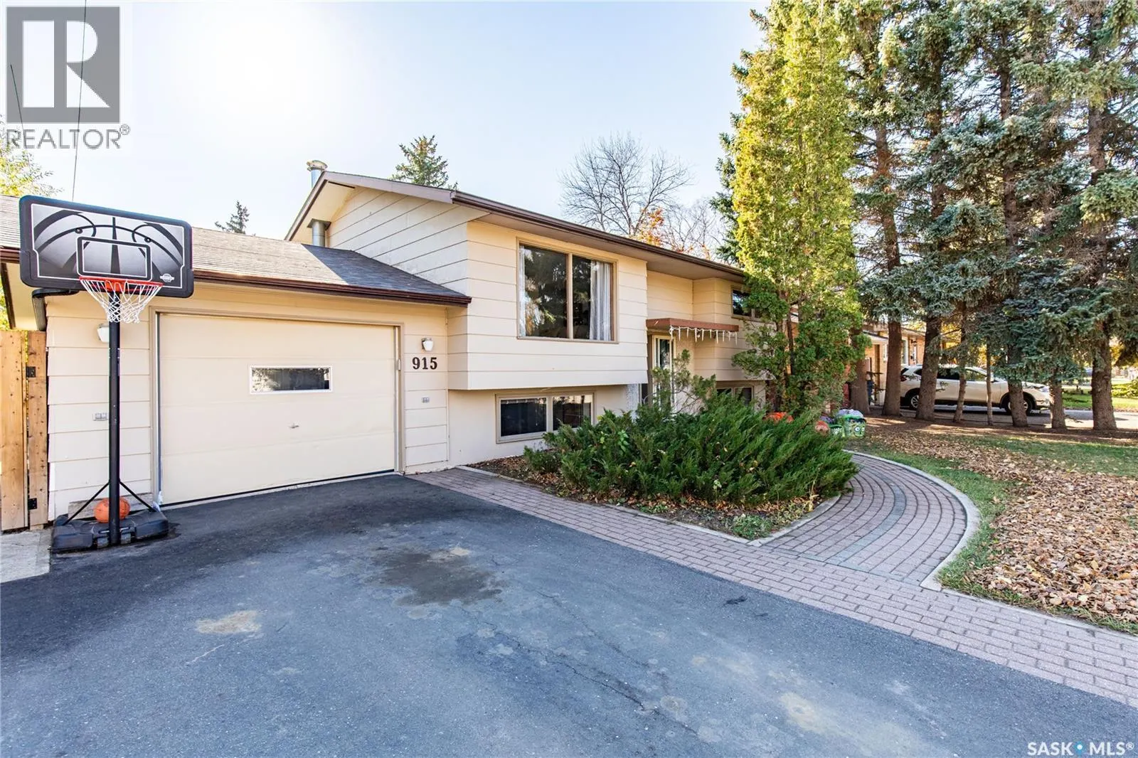 915 Normandy DRIVE