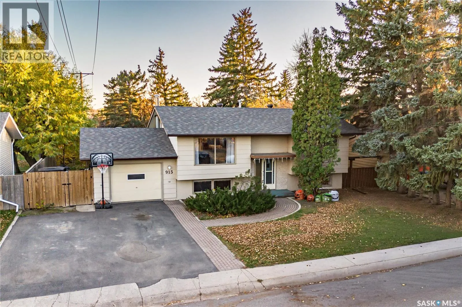 915 Normandy DRIVE