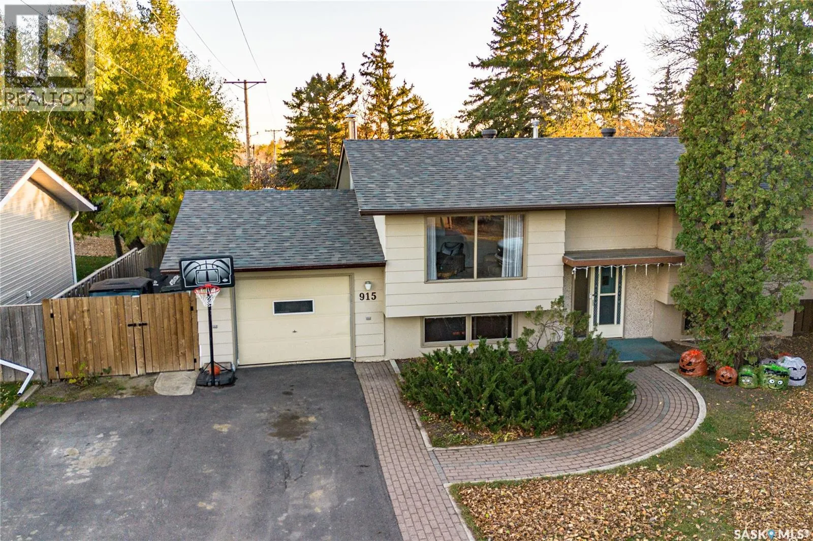 915 Normandy DRIVE