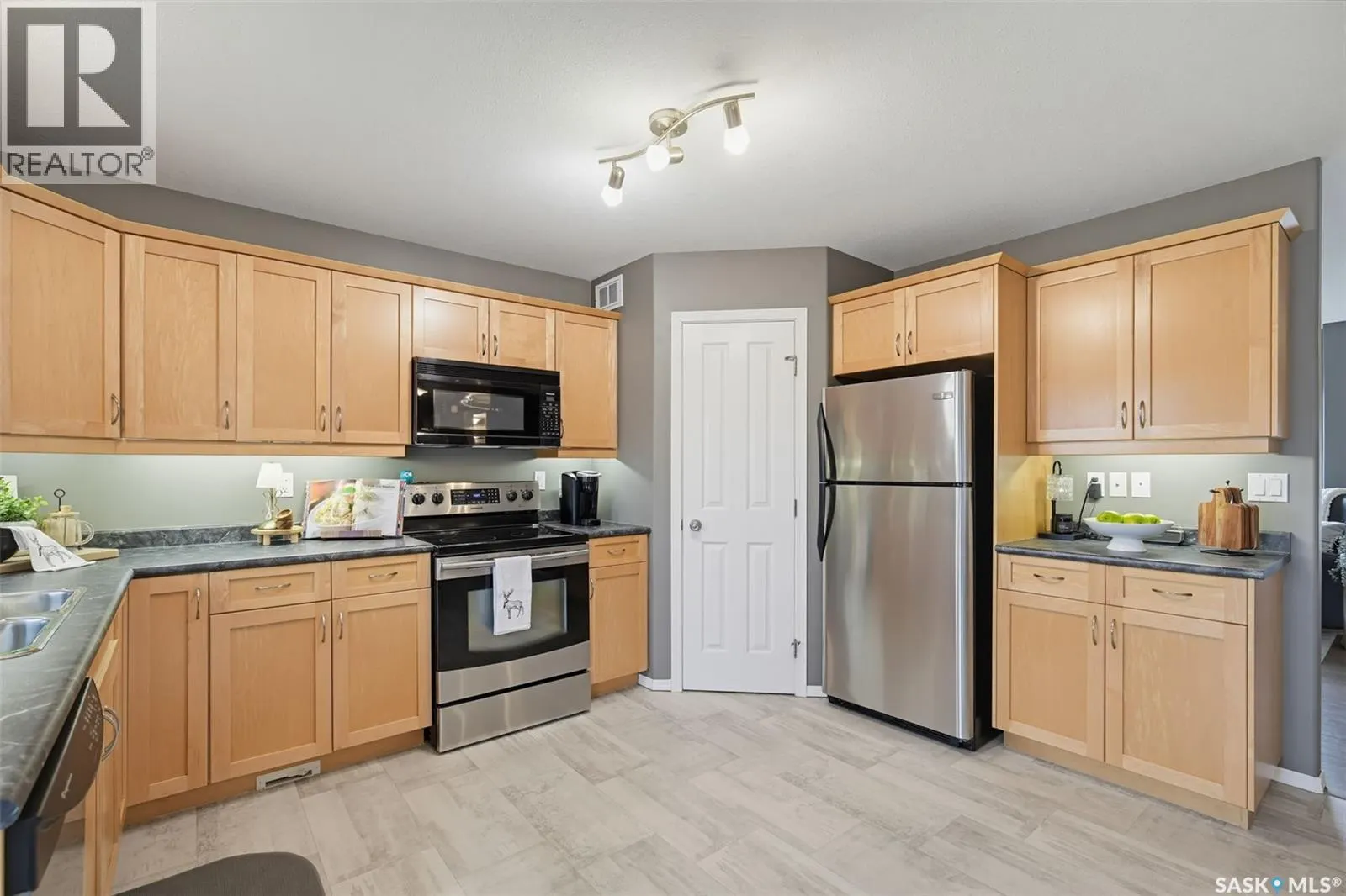 137 Finch PLACE