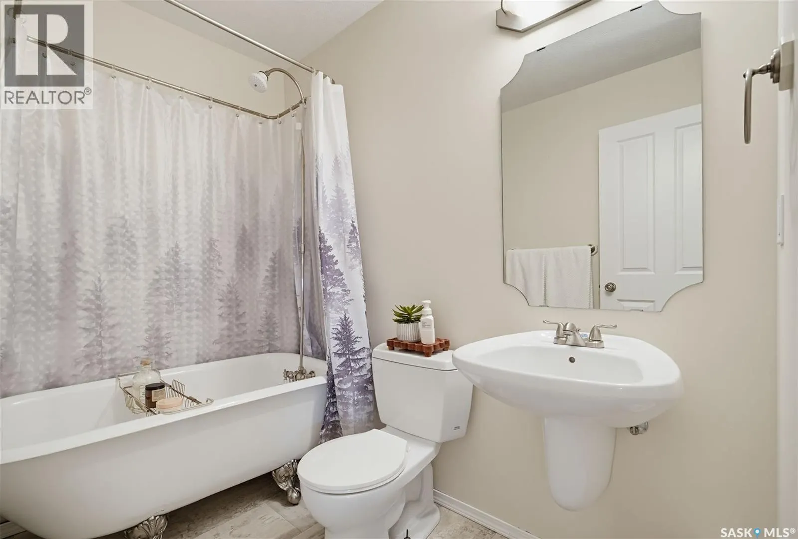 137 Finch PLACE