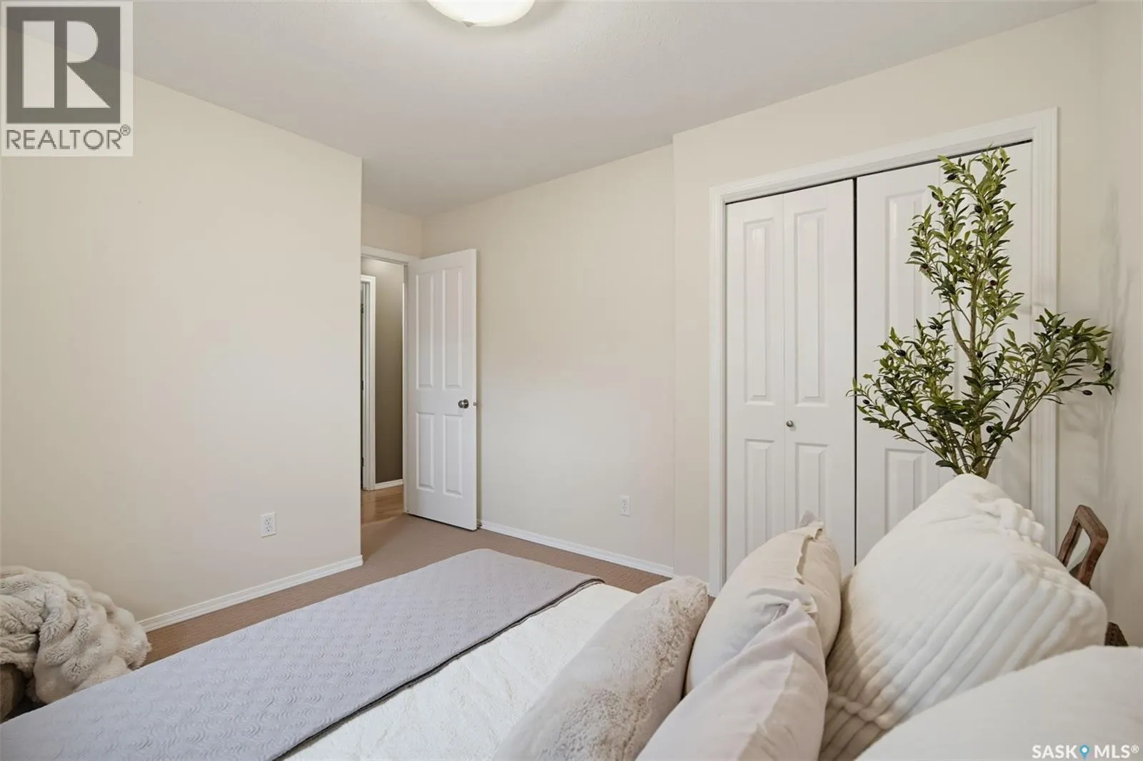 137 Finch PLACE
